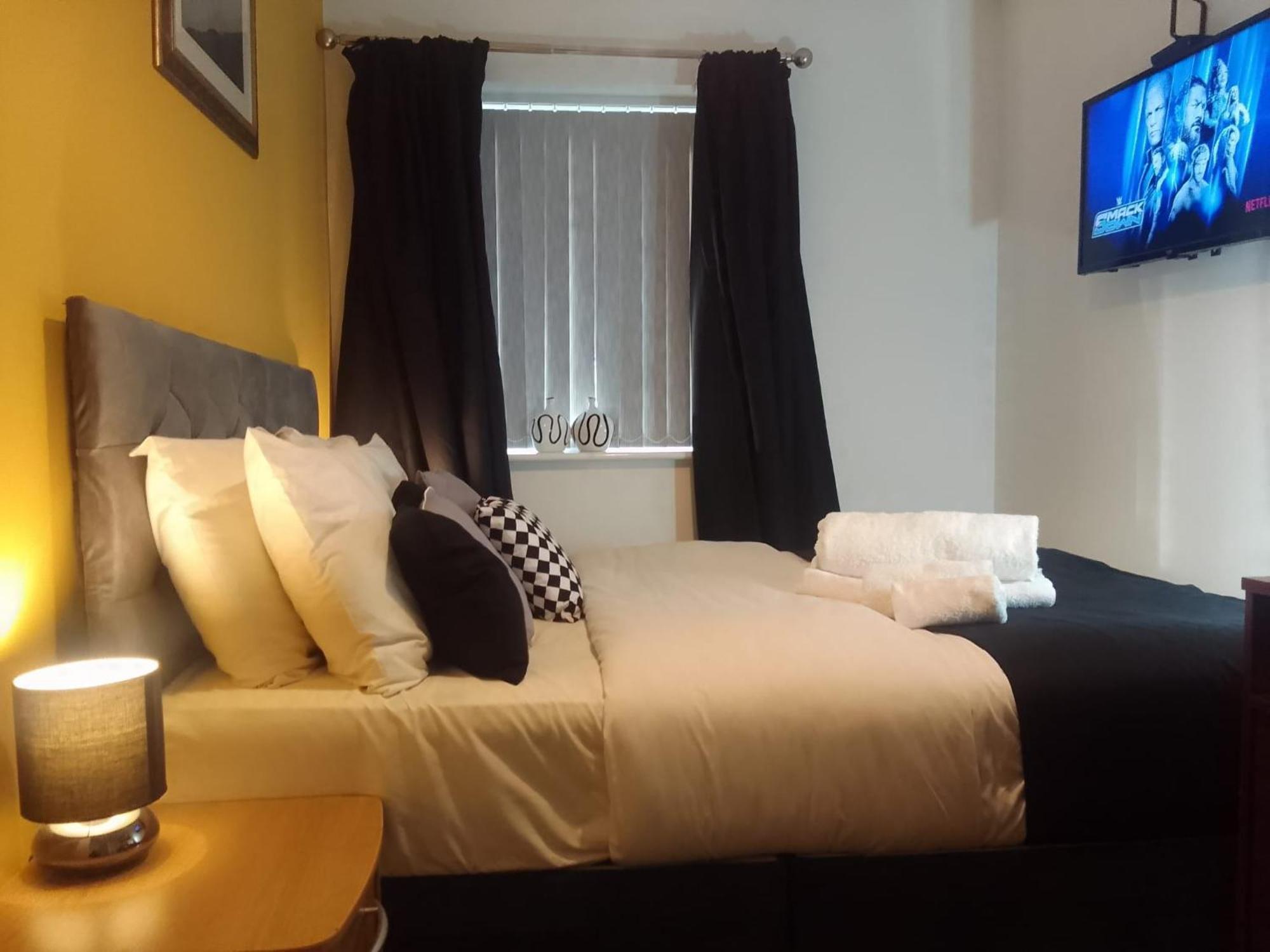 Ideal Home & Cottage Inviting 4 Bedroom Apartments Walsall Exterior photo