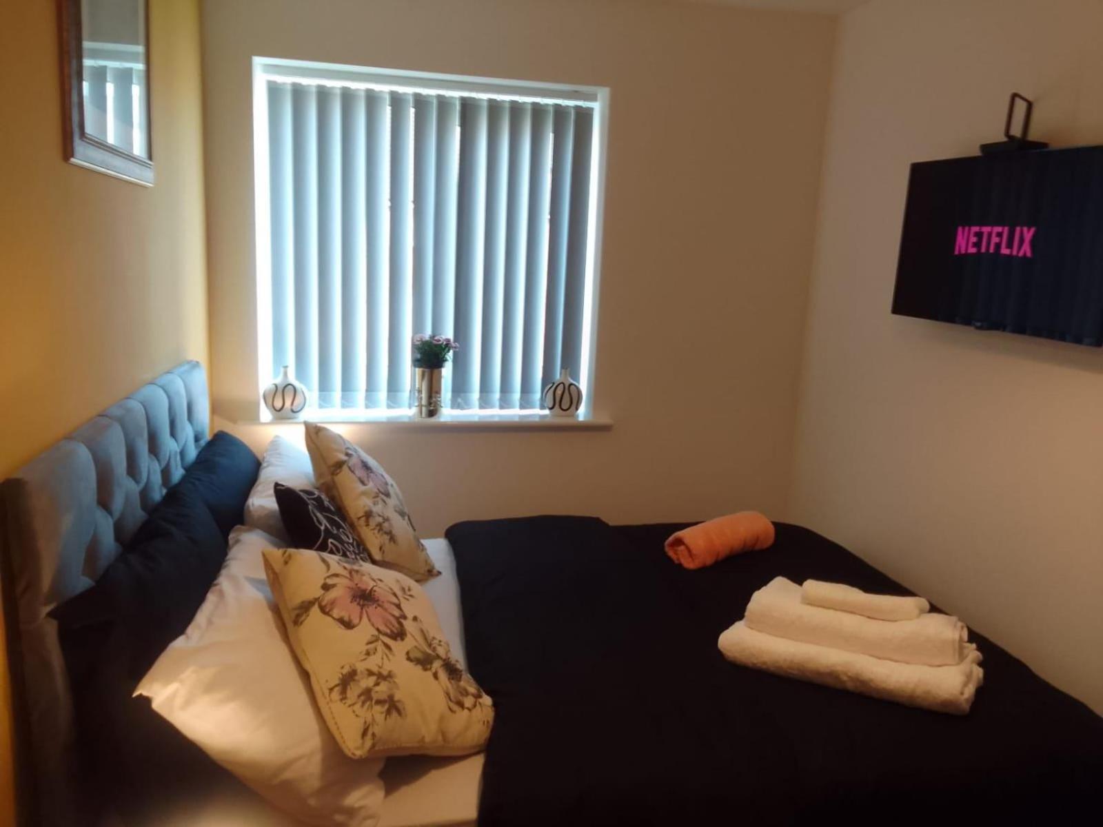 Ideal Home & Cottage Inviting 4 Bedroom Apartments Walsall Exterior photo